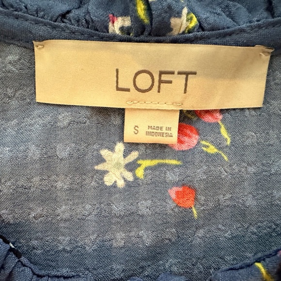 LOFT Smocked Ruffle Neck Sleeveless Floral Blouse – Size Small – Blue Fall Top - Picture 7 of 9